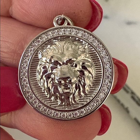 New Pendant- Lion Head Coin Faux Diamonds Lion Head 0.8”